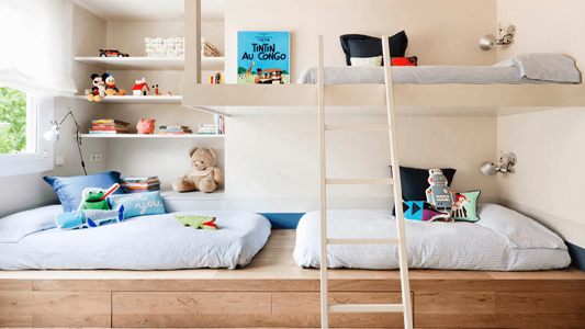 ¿Cómo distribuir una habitación compartida y funcional para niños?